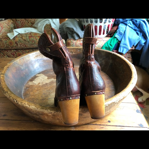 Adorable Ugg lined heeled boots - Picture 5 of 7